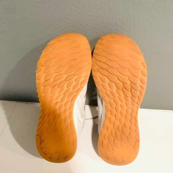 New Balance Arishi Fresh Foam Shoes Running Grey/Gum Womens Size 9.5 WARISRC2 - Picture 8 of 9